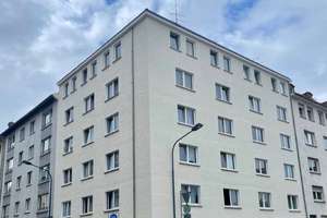 Gepflegtes Mehrfamilienhaus mit 15 Wohneinheiten, Gewerbeeinheit und Garagen in Top-Wohnlage – Die vollständige Adresse der Immobilie erhältst du vom Anbieter., 63067 Messehalle, Offenbach am Main – Vorschaubild 1