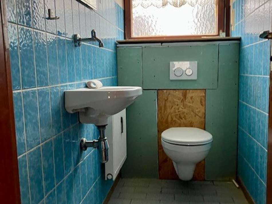 WC EG renovierungsbedürftig