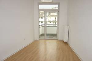 EXKLUSIV NÄHE BILKER ARCADEN MODERN MIT BALKON WANNENBAD EINBAUKÜCHE MÖGL. LAMINAT 3. ETAGE / AUFZUG – Brunnenstr. 20, 40223 Bilk, Düsseldorf – Vorschaubild 4