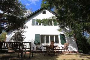 CHARMANTES EINFAMILIENHAUS NAHE KLEINEM WANNSEE MIT GROSSEM NATURGRUNDSTÜCK!
