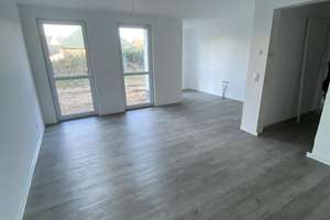 Wohnen "Zur Yachtwerft"!  Exklusive 3-Raum-Wohnung mit Tageslichtbad, Fußbdhzg.,  Terrasse – Zur Yachtwerft 56, 18147 Gehlsdorf, Rostock – Vorschaubild 2