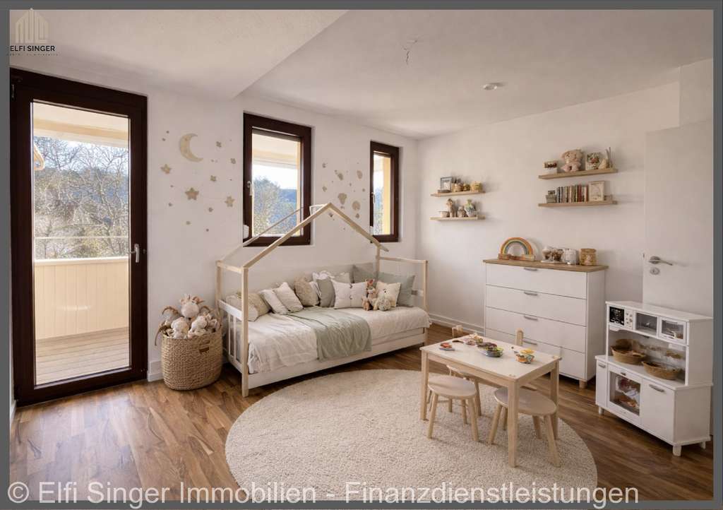 Immobilie in Ebersbach an der Fils - Stilvolle 5-Zimmer-Wohnung mit sonnigem Balkon und großzügigem Wohngefühl - Bild 2