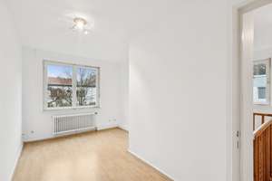 FRISCH RENOVIERT UND EINZUGSBEREIT      Ihr neues Zuhause in Frohnau – Die vollständige Adresse der Immobilie erhältst du vom Anbieter., 13465 Frohnau, Berlin – Vorschaubild 9