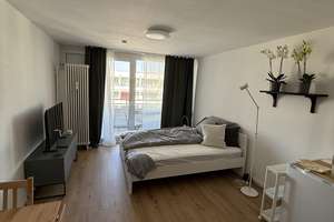 Stilvolle 1-Zimmer-Wohnung mit gehobener Innenausstattung mit Balkon und EBK in München Berg am Laim