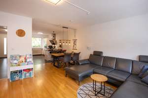 MODERNISIERTES REIHENMITTELHAUS MIT TERRASSE, GARTEN, SAUNA & GARAGE IN HAAR – Die vollständige Adresse der Immobilie erhältst du vom Anbieter., 85540 Haar – Vorschaubild 2