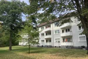 Großzügige 4-Zimmer-Wohnung mit Balkon im EG!