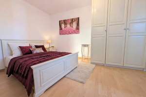 Zentrumsnahes Wohnen in Obersendling: Gepflegte 2-Zimmer-Wohnung mit Balkon, Garage und Aufzug