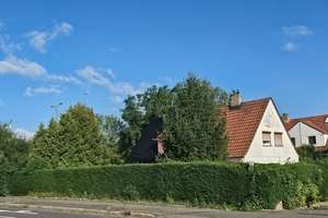 DHH in Erfurt mit großem Garten und exzellenter, infrastruktureller Anbindung  ohne Makler