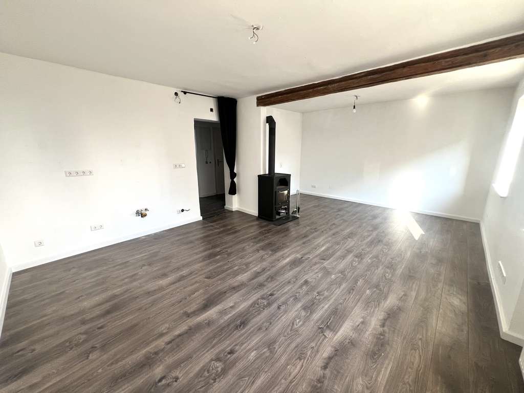 Immobilie in Maxdorf - Charmante, renovierte 2 Zimmer-Wohnung mit Garage in Zentraler Lage von Maxdorf - Bild 2