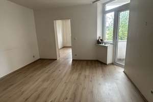 Schöne 3-Zimmer-Wohnung mit Balkon und modernisierten Badezimmer - Renovierungsbedürftig – Sibyllenstr. 11, 47169 Marxloh, Duisburg – Vorschaubild 2