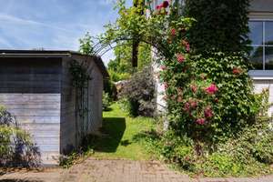 Licht, Raum und Lebensqualität – besondere Doppelhaushälfte mit Atelier und Gartenidylle – Die vollständige Adresse der Immobilie erhältst du vom Anbieter., 51067 Holweide, Köln – Vorschaubild 2