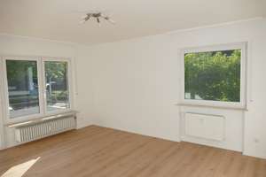 Sofort bezugsfrei: Renovierte 3-Zimmer-Wohnung mit Balkon, Keller und Stellplatz
