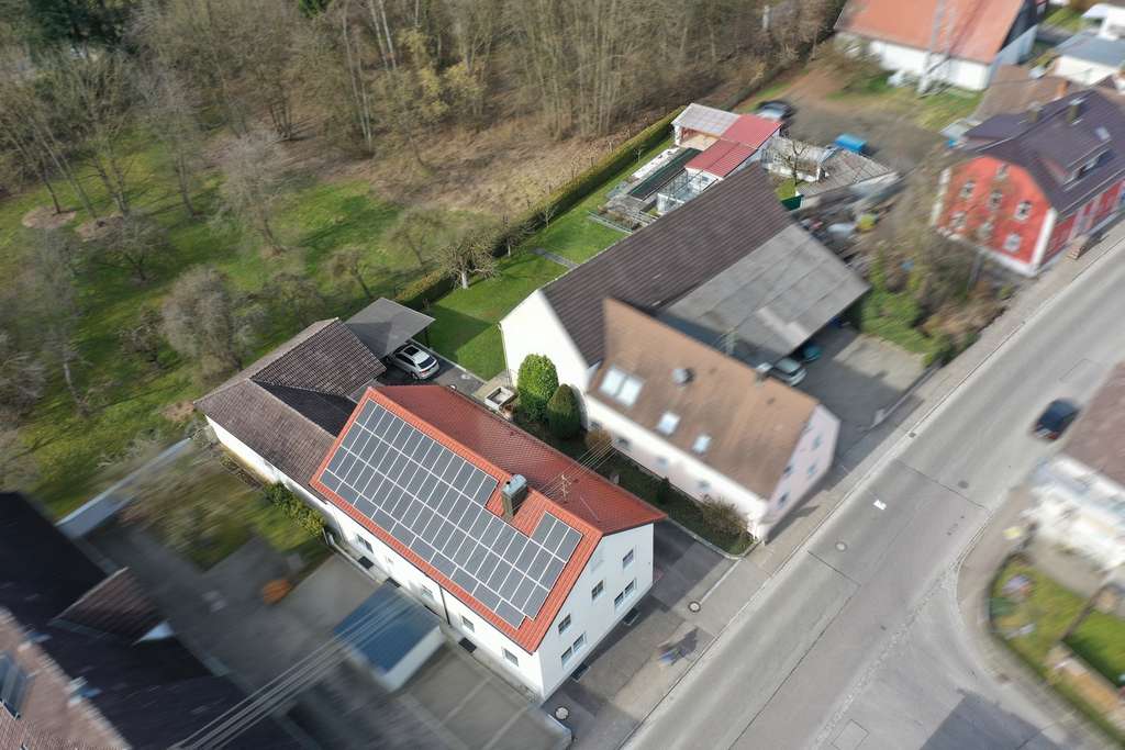 Immobilie in Jettingen-Scheppach - Traumhaftes Zweifamilienhaus mit Nebengebäuden in toller Lage von Jettingen – Scheppach auf 1380m2! - Bild 1