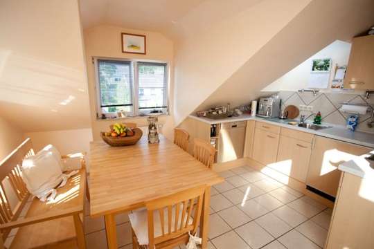 Charmante, moderne Dachgeschosswohnung (3-ZKB), Loggia & Balkon in sehr gepflegtem Mehrfamilienhaus