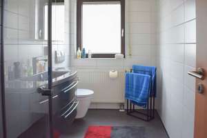 Freistehender Bungalow mit Garten, Garage, ELW und großzügigem Grundstück in Groß-Rohrheim – Die vollständige Adresse der Immobilie erhältst du vom Anbieter., 68649 Groß-Rohrheim – Vorschaubild 3