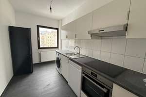 Studenten aufgepasst ! Wohngemeinschaft, 3 Zimmerwohnung mit neuer Einbauküche ! – Kaiser-Karl-Ring 2, 55118 Neustadt, Mainz – Vorschaubild 2
