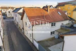Zweifamilienhaus + Einliegerwohnung in zentraler Lage von Hallstadt – Die vollständige Adresse der Immobilie erhältst du vom Anbieter., 96103 Hallstadt – Vorschaubild 2