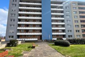 1-Zimmer Wohnung mit Balkon und Garage in Inrath/Kliedbruch