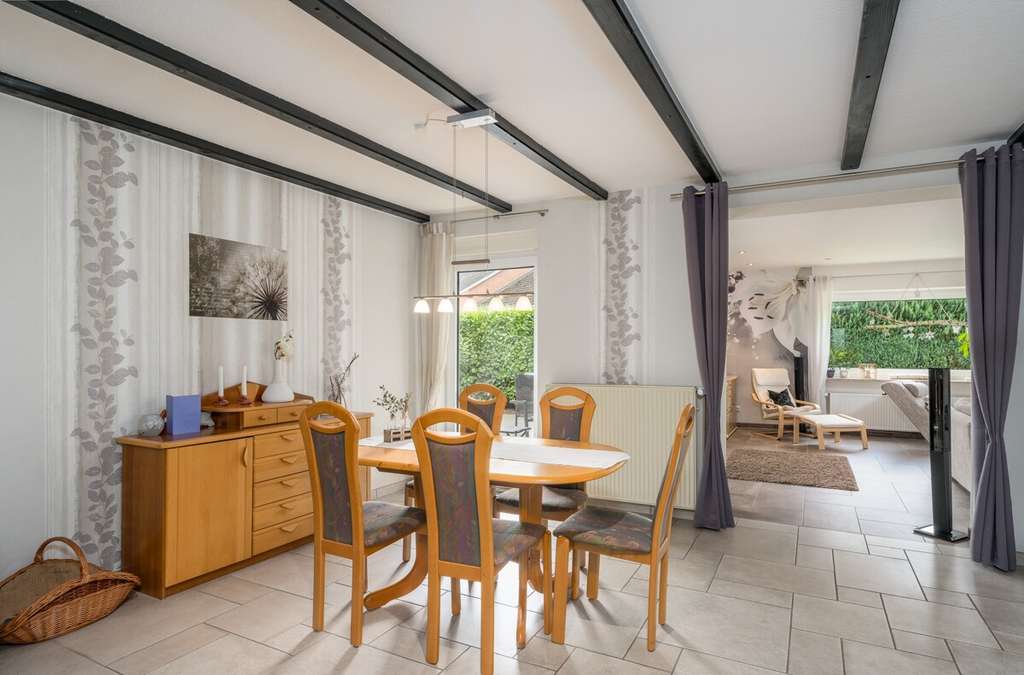 Immobilie in Hipstedt - Hipstedt | Großzügiges Architektenhaus mit Kamin, Garten und viel Platz für die Familie - Bild 2