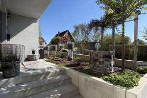 **Begehrte Lage - Bergheim ** Moderne und großzügige DHH  / EBK / Garten / Garage! – Waldkauzstr. 33, 86199 Bergheim, Augsburg – Vorschaubild 3