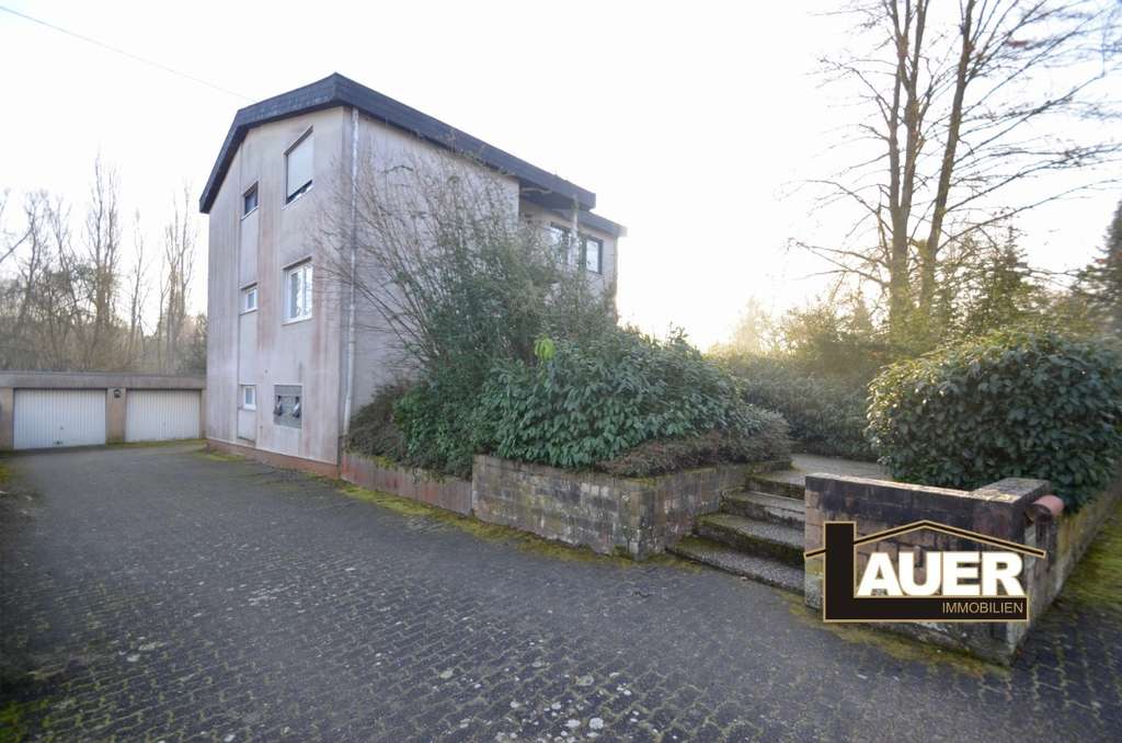 Immobilie in Wadgassen - Freistehendes Zweifamilienhaus mit Einliegerwohnung, Garten und Doppelgarage zu verkaufen. - Bild 3