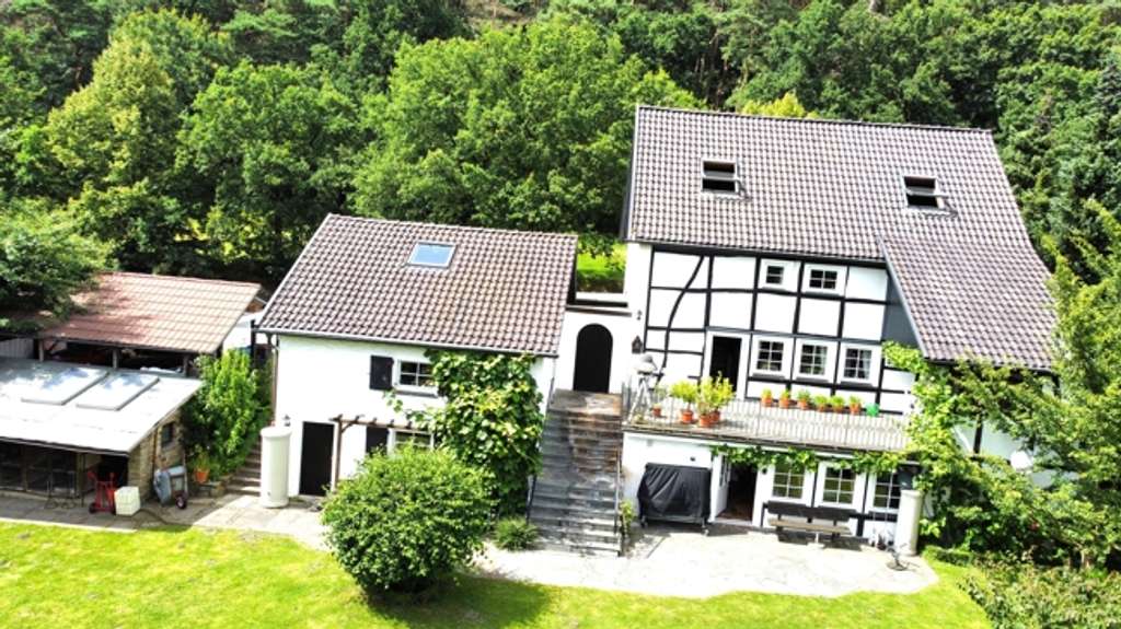 Uriges Fachwerkjuwel thront über dem Rauendahl !