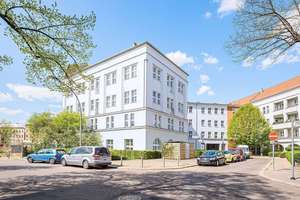 Genehmigte Kurzzeitvermietung: 3-Zimmer-Erdgeschosswohnung in historischem Ensemble