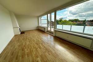 Schwachhausen umfangreich modernisierte 2,5 Zi. DG-Whg. m. Dachterrasse und Kamin, EBK und Bad neu