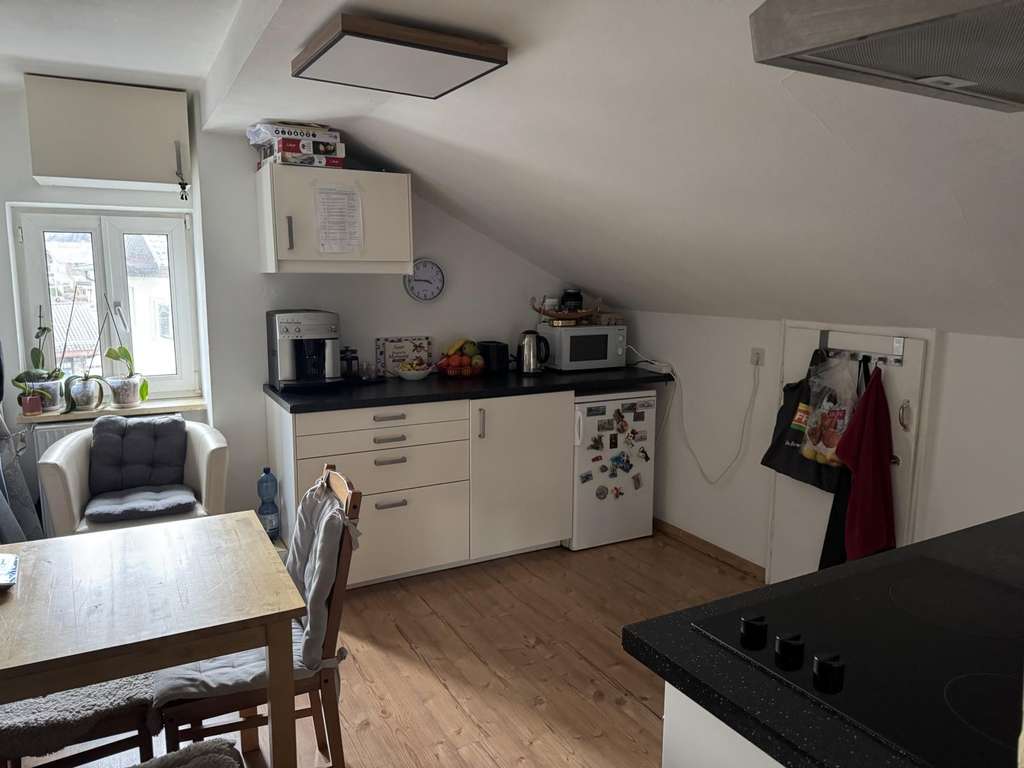 Immobilie in Garmisch-Partenkirchen - Sie suchen die perfekte Kapitalanlage? Gemütl. 2,5 Zi. DG-Whg mit Wohnküche - Bild 3