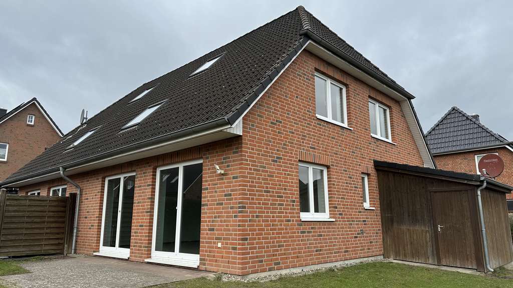 Immobilie in Wesenberg - Individuelle DHH mit vier Zimmern und Dach-Studio: Durchdachte Architektur, Top-Energieeffizienz - Bild 0