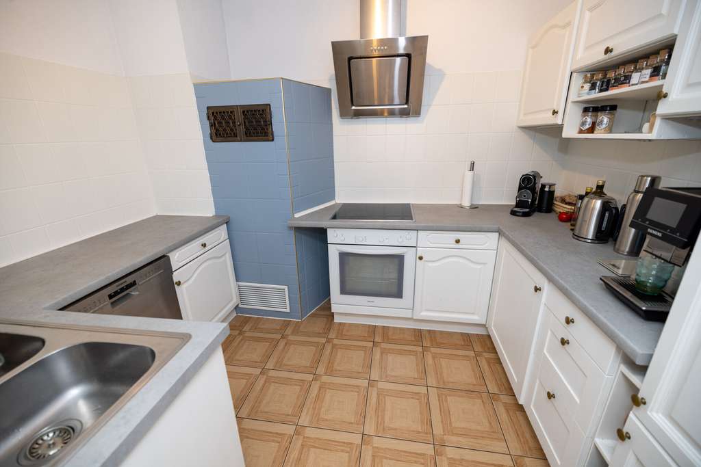 Immobilie in Deißlingen - Charmantes Eigenheim mit Terrasse, Kachelofen und sonnigem Garten - Bild 4