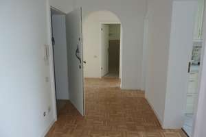 Renovierte 3-Zi.-Whg., 4. OG., Lift, 2  Balkone, K.D. saniertes Bad, G.-WC, ca. 100 m², € 1.300,--