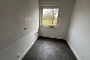 Schöne Wohnung - 2 Zimmer mit Balkon - weisses Wannenbad - Duisburg Rheinhausen – Franz-Schubert-Straße 4, 47226 Rheinhausen-Mitte, Duisburg – Vorschaubild 3
