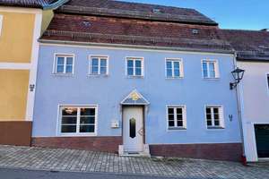 Historisches Stadthaus mit Charme und Innenhof – liebevoll saniertes Zuhause im Herzen von Velburg! – Die vollständige Adresse der Immobilie erhältst du vom Anbieter., 92355 Velburg – Vorschaubild 1