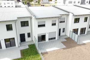 ! Modernes Reihenhaus mit viel Platz ** Effiziente Bauweise ** mit Garage * Provisionsfrei – Die vollständige Adresse der Immobilie erhältst du vom Anbieter., 92708 Mantel – Vorschaubild 9