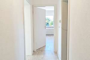 Schicke Dachgeschosswohnung mit Einbauküche in gepflegtem Wohnhaus! – Die vollständige Adresse der Immobilie erhältst du vom Anbieter., 51145 Urbach, Köln – Vorschaubild 3