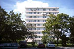 *** Komplett renoviert: Optimal geschnittene 2-Zimmer-Wohnung mit Süd- und Westbalkon ***