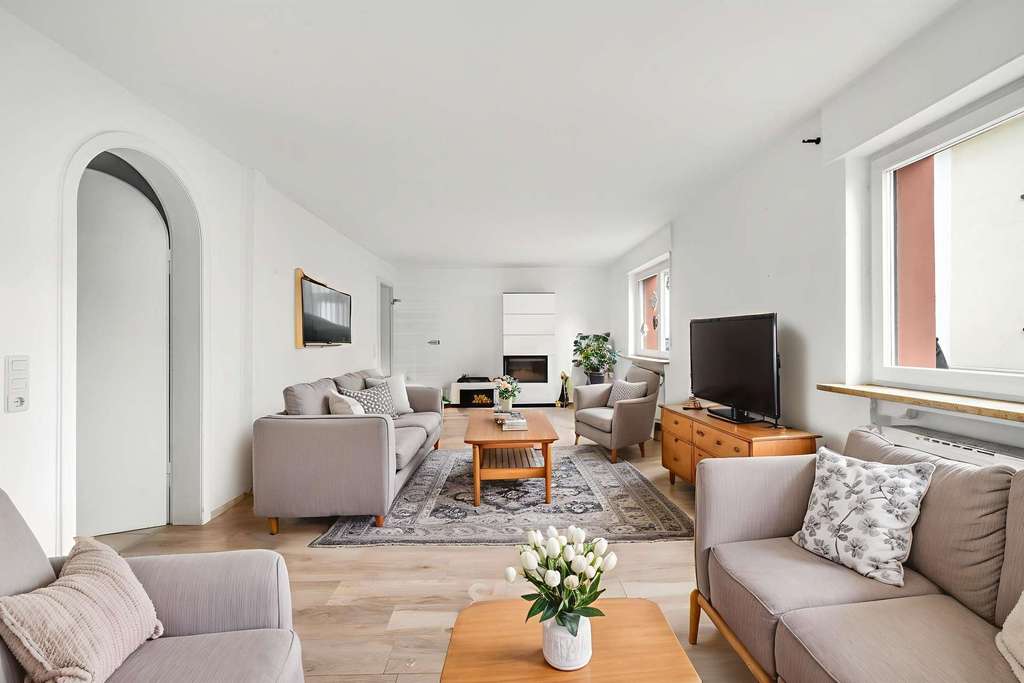 Immobilie in Mühlheim am Main - WOW! Großzügiges Familienhaus mit Hof, Keller & Spitzboden - direkt am Main! - Bild 1