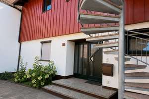 Viel Raum für Ihre Wohnideen – charmantes Haus mit zwei Wohneinheiten in Frankfurt-Harheim – 60437 Harheim, Frankfurt am Main – Vorschaubild 2
