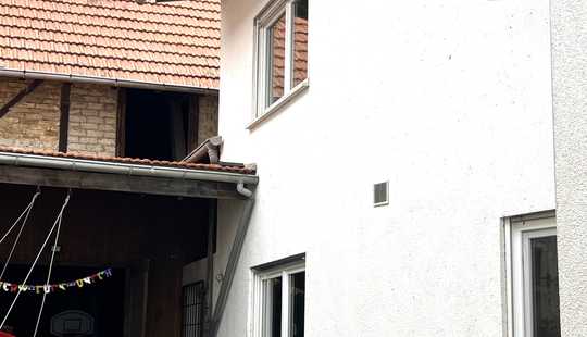 Bild von kleiner Hof...grosses Potential...einfach einziehen und nach eigenen Wünschen umgestalten