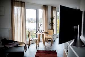 Möblierte Komfort XL-Apartments im "Main Atrium" auf der Hafeninsel Offenbach – Jean-Weipert-Straße 3, 63067 Kaiserlei, Offenbach am Main – Vorschaubild 1