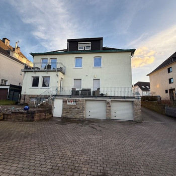 ***Exklusives klassisches Drei-Familienhaus in Zentraler Lage***