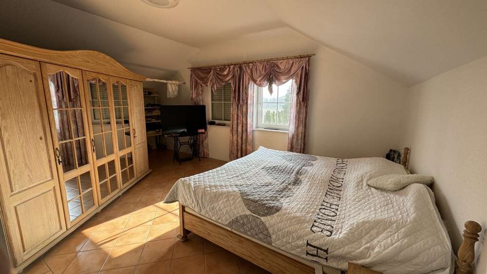 Immobilie in Osterhofen - Großzügiges Einfamilienhaus mit Einliegerwohnung 
Nähe Osterhofen/Gergweis - Bild 4