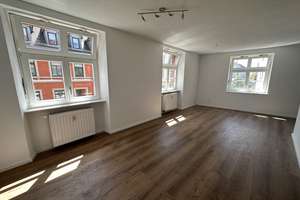 Charmante 1-Zimmer-Wohnung im denkmalgeschützten Altbau mit EBK und Stellplatz – nur bei realunis – Die vollständige Adresse der Immobilie erhältst du vom Anbieter., 76227 Durlach, Karlsruhe – Vorschaubild 2