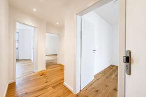 Umfassend modernisierte 2-Zimmer-Wohnung mit Balkon, Aufzug und Kellerraum im Zentrum Düsseldorfs! – Gerresheimer Straße 65, 40211 Stadtmitte, Düsseldorf – Vorschaubild 2
