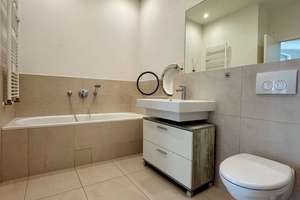 Große Terrasse | 3 Zimmer | Kamin | Dachgeschossmaisonette nahe Bergmannkiez | – Die vollständige Adresse der Immobilie erhältst du vom Anbieter., 10965 Kreuzberg, Berlin – Vorschaubild 9