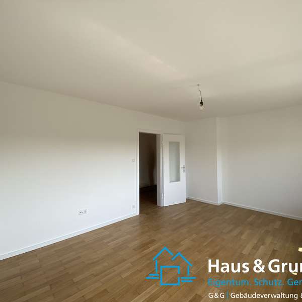 *** frisch renovierte 3-Zimmer-Wohnung - Echtholzparkett - Süd/West Balkon - Naturgarten ***