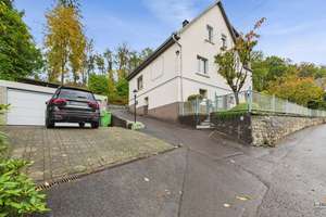 Zweifamilienhaus in Kierspe: Charme, Platz & Gartenidylle – Die vollständige Adresse der Immobilie erhältst du vom Anbieter., 58566 Kierspe – Vorschaubild 1