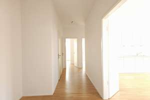 Penthouse-Highlight ohne Kompromisse: 4-Zi, EBK, Dachterrasse und Wintergarten! – Karlsbader Platz 14, 65197 Rheingauviertel / Hollerborn, Wiesbaden – Vorschaubild 10