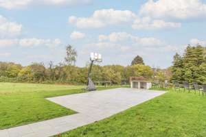 Stilvolle 4-Zimmer-Wohnung mit Balkon, Stellplatz & großzügigem Gartenbereich